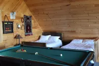 Mountain  side cabin views of sunsets every day  nearest neighbor is a mile away