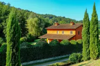 Stunning villa,Saltwaterpool,Sauna,Wi-Fi,fenced garden,table tennis,BBQ,sleep 16 Hotels in Reggello