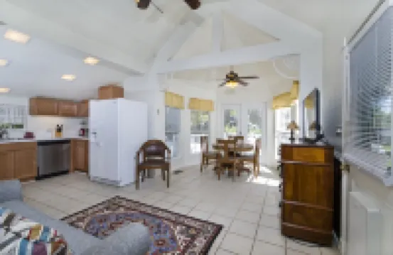 Great Location-walking distance to downtown; quiet; historical district
