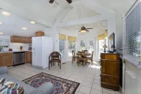 Great Location-walking distance to downtown; quiet; historical district
