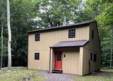 Perfect Summer Getaway to Explore or Relax:  Spacious/Pet-Friendly/3Br Cabin!