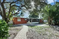 Old Florida Key West Cottage w/ river access