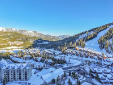 Cozy Condo in an incredible location.