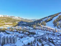 Cozy Condo in an incredible location.