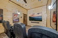 NewLuxuryCabin-Private Heated Indoor pool-Theater-Game room-Hot Tub-Fire Pit - プライペートプール