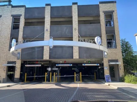 Adorable Modern 1-Bedroom Condo in Downtown Traverse City W/Parking