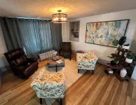 Fountain Blue-newly renovated modern home , lots of outdoor spaces to enjoy.