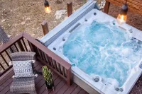 Mt. RelaxCATION~on resort~hottub~pool table~arcade
