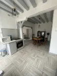 House sleeps 5 in the heart of Toucy