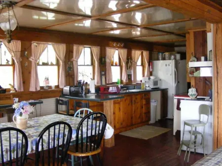 Large remolded hunting lodge with beautiful views of the Spring River Falls