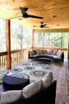 Sleepy Hollow Cabin with hot tub located in Powder House Pass
