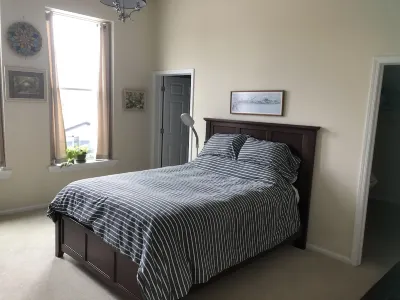 Downtown New Castle Indiana Condo Available for short-term and long-term stays. Hotels in 