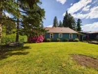Daffodil Cottage! Downtown Packwood, walk to brewery, restaurants, shops! WIFI - Wi-Fi
