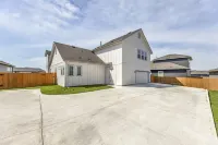 Cozy Secluded Studio With Full-Kitchen, Washer And Dryer - The Works!
