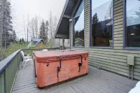 Alaskan Cabin Escape with Hot Tub!