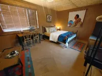 Ranchito Paraiso: Pet-friendly Rustic Elegance in the Desert