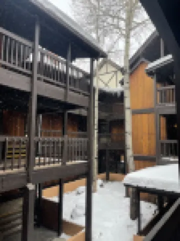 Jackson’s Hideaway, walk to ski shuttle!