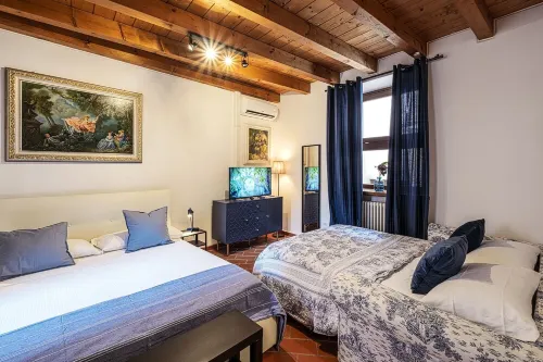 Near Gardaland, 2 minutes from the lake, in the heart of Peschiera del Garda! Xenia19