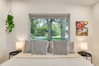 New !  Cozy, Chic, Modern Bungalow in Historic St. Augustine Centrally Located ! Mark Lance Armory 주변 호텔
