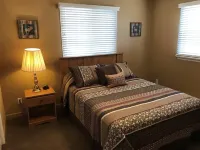 Freshly Remodeled 2 Bedroom, Full Kitchen, living Room Suite, in Cascade unit #2