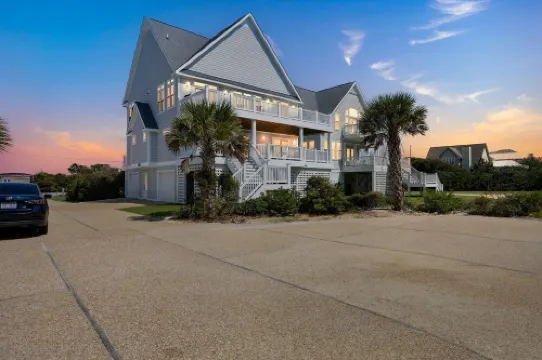 New 6 Bedroom, 6.5 Bathroom Oceanfront Home in Ocean Ridge w. Hot Tub