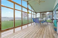 LAKEFRONT RETREAT with private dock, Relax, play & gather with family & friends.