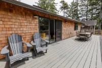 Ocean View Manzanita home - walk to beach and town!