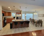 Family friendly cottage 5 minutes from the Parkway!