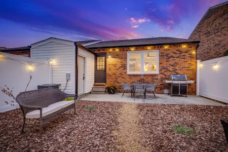 "A River Runs Near It"  beautifully updated townhouse in Elizabethton, Tennessee