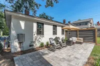 Quintessential 2-bedroom bungalow in the heart of Shandon in Columbia, SC. Hotels near Goodwill