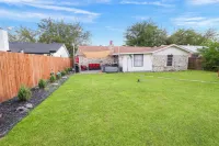 Cozy & Bright Getaway Home. Perfect Family Escape Hotels near Victory Tabernacle Holiness