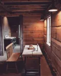 The Log House, Montana. Handmade & luxurious cabin. 10 min from Main St.