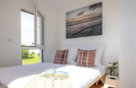 Coastal love! Modern DHH - with sister house up to 12 persons possible.