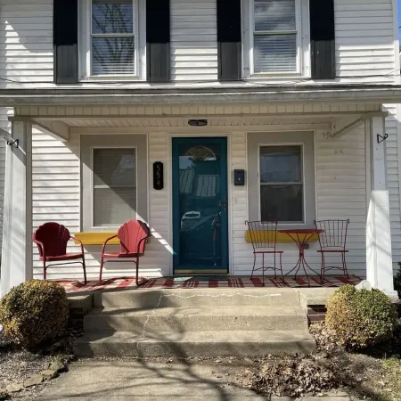 “our little retro scene” No cleaning fee and no Taxes all include.