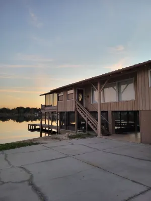 Lake House Retreat