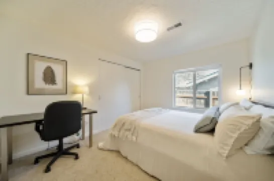 BEST location in Bend! ~HOT TUB!~