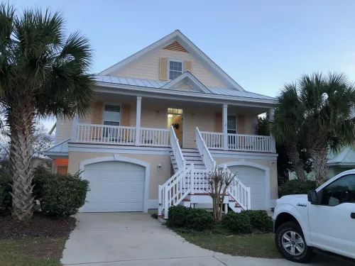 5 Bedroom, 4-1/2 Bath house sleeps 15. Beach access gated community in Surfside!
