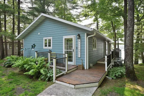 Cute cabin on pristine Long Lake
