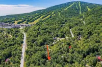 Shuttle to Village/lifts5 miles to base! Cozy Chalet!