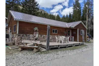 Colter's Cabin Yellowstone Getaway, Cooke City, MT