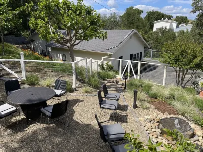 Private 1-bedroom Guest House with Great Amenities
