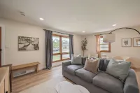 Welcome to Tiny's House. Your 3 Beds, 1 Bathroom Cozy Retreat in des Moines