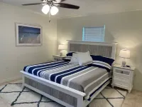 Large Full Duplex with Pool / Hot tub Pet Friendly  581- 591 10th Street