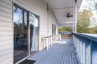 Chateau De Riviera Unit 4. Water front! Cozy Condo on the Chattahoochee River.