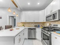 Modern 2BHK - 15 mins bus ride to Time Square, NYC ウェスト・ニューヨークのホテル