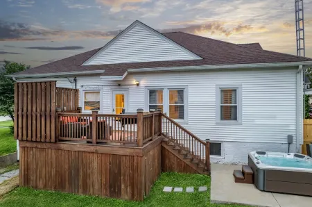 Barrel House Bliss: Hot Tub & Bourbon Trail Joy