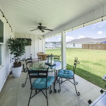 Modern & Cozy ☀ Close to Beach ☀ 4 Bedrooms ☀ 2 Full Baths