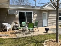 Condo w/ water access. Short drive to Green Bay and Sturgeon Bay/Door County Hotels in Kewaunee County