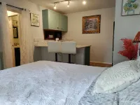 Romantic getaway, lakeview 5 min from the Downtown!