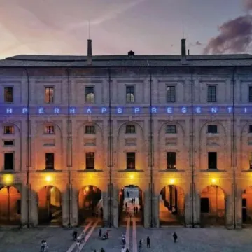 Large and bright penthouse in the heart of the city of Parma near the station